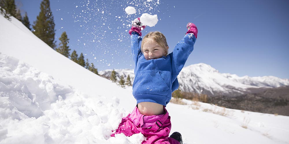 Co zapakować dziecku na wycieczkę w góry zimą?